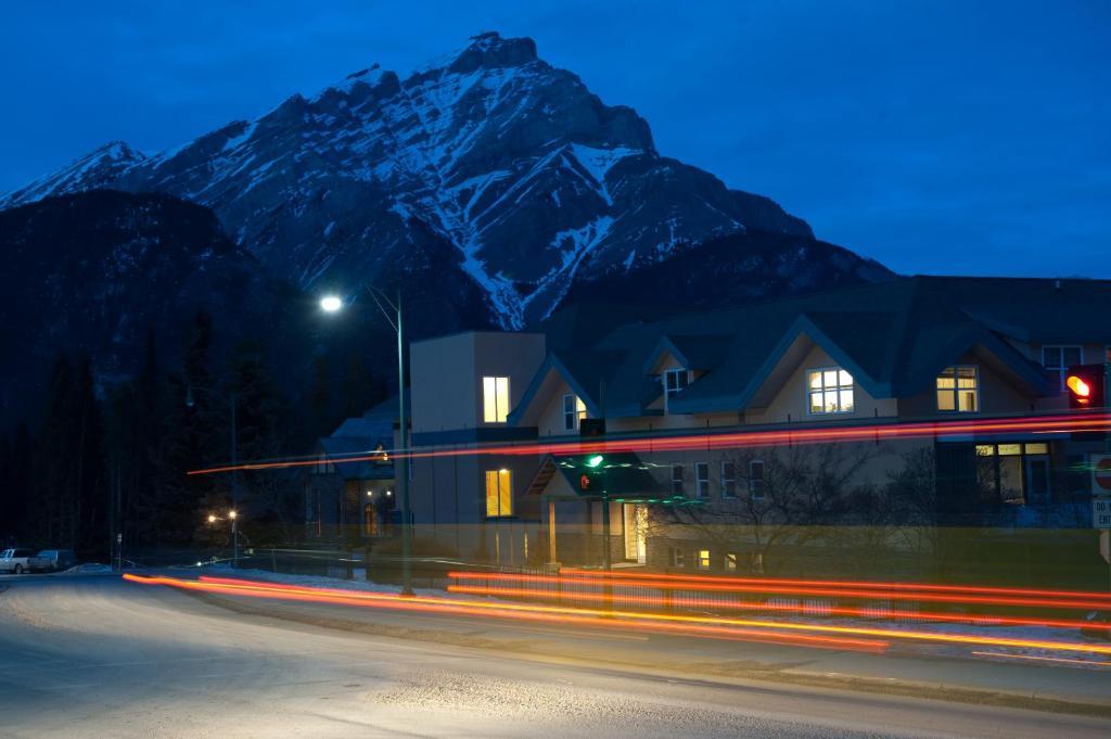 Ywca Banff Hotel Exteriér fotografie